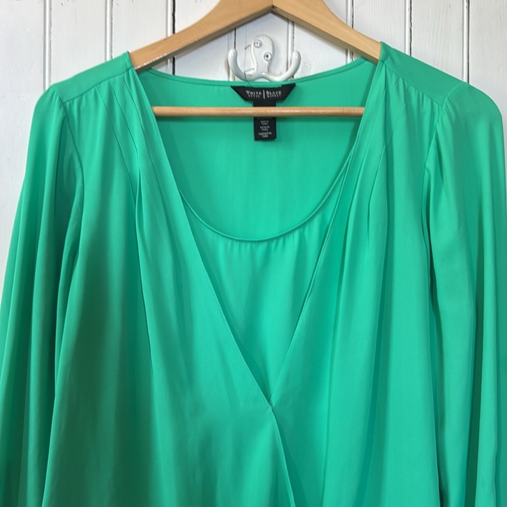 White House Black Market Emerald Green Wrap Blouse - Picture 4 of 7